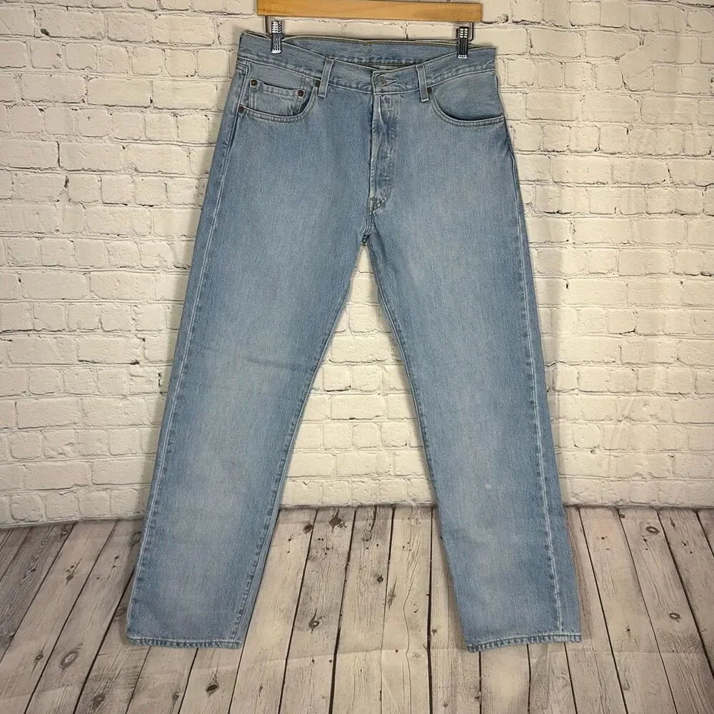 Vintage 90s Levi’s Mens 501 Straight Jeans size W36 x L34 Button‎ Fly Light Wash
